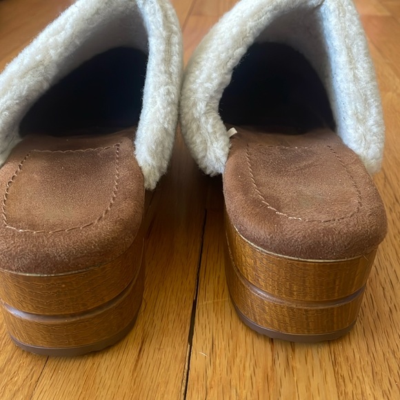 EUC Woman’s Size 9 White Mountain Brown Suede Slide Clog Faux Fur Slip On Clog - Picture 3 of 5